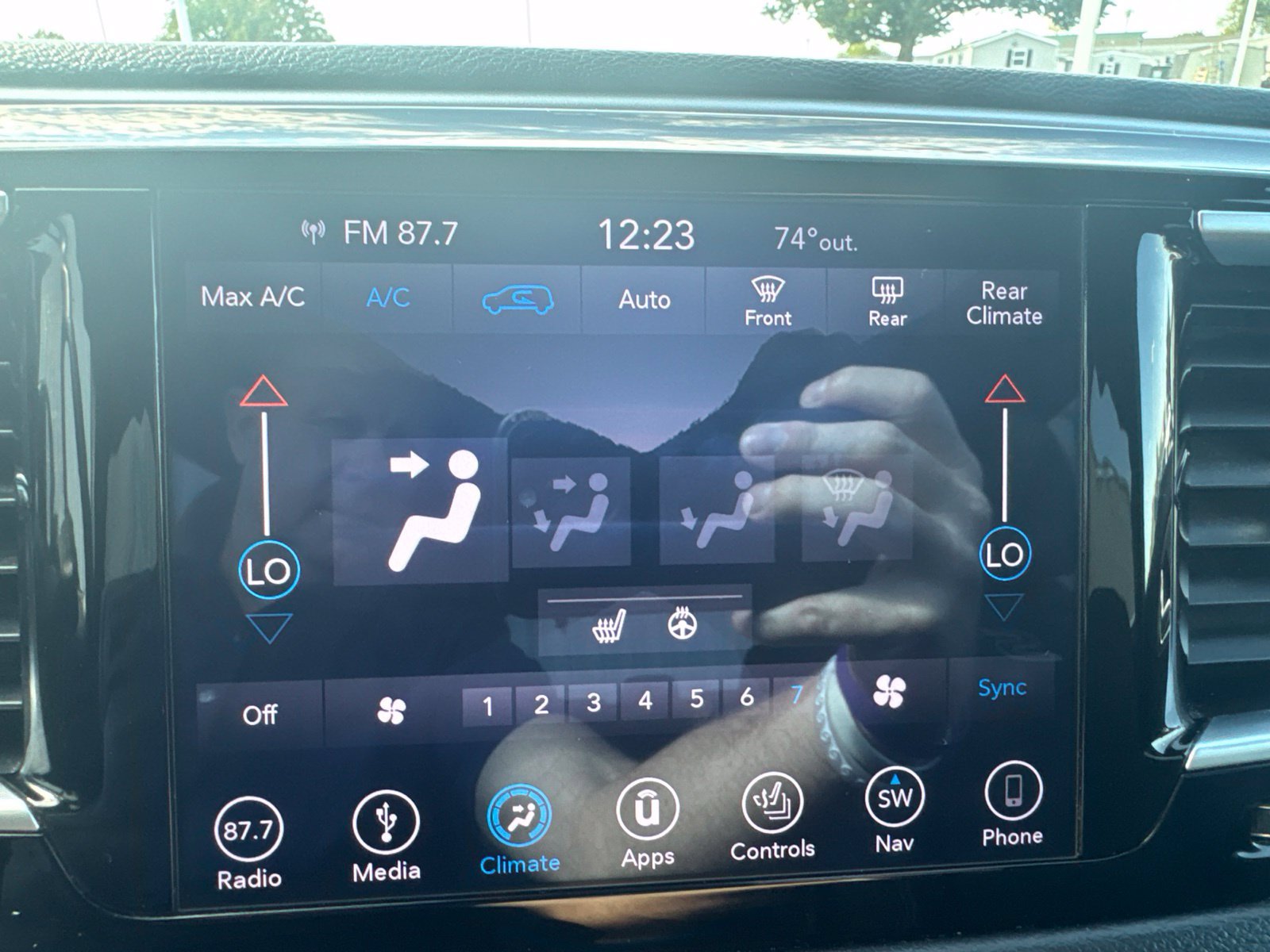Used 2019 Chrysler Pacifica Touring Plus w/ Advanced Safetytec Group FWD image 33