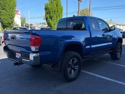 Used 2017 Toyota Tacoma SR5 w/ Tow Package AWD/4WD image 6