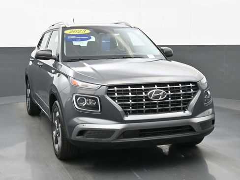Certified 2023 Hyundai Venue Limited w/ Cargo Package image 8
