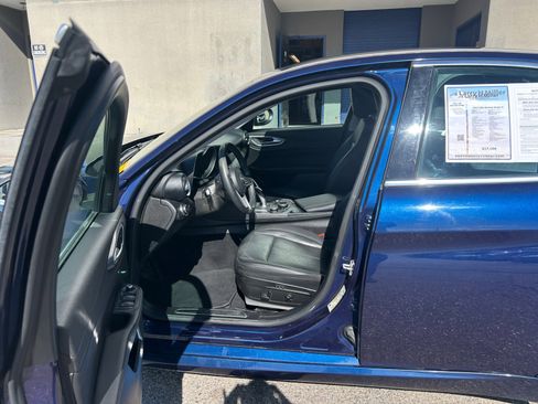 Used 2017 Alfa Romeo Giulia Ti RWD image 13