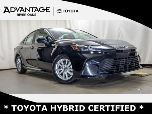 Certified 2025 Toyota Camry LE image 1