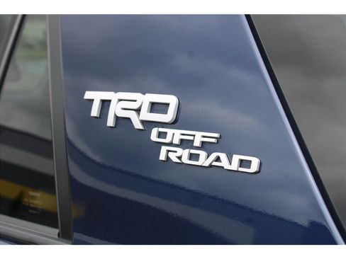 Used 2022 Toyota 4Runner TRD Off-Road Premium w/ Moonroof Package AWD/4WD image 33