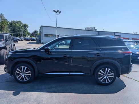 Used 2022 Nissan Pathfinder Platinum w/ Cargo Package AWD/4WD image 3