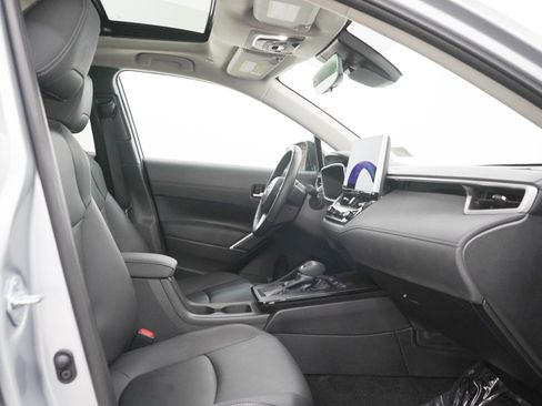 Used 2026 Toyota Corolla Cross XLE w/ Convenience Package AWD/4WD image 13