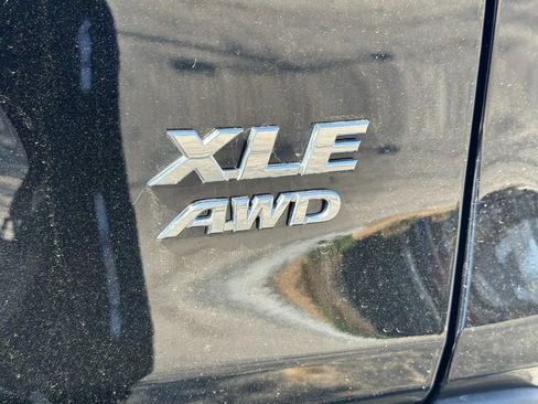 Used 2019 Toyota RAV4 XLE image 6