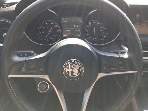 Used 2019 Alfa Romeo Stelvio AWD image 31