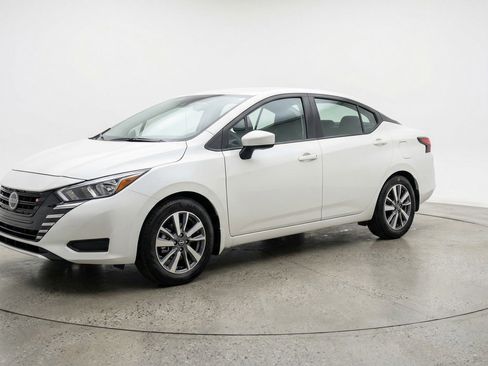 Used 2025 Nissan Versa SV FWD image 3