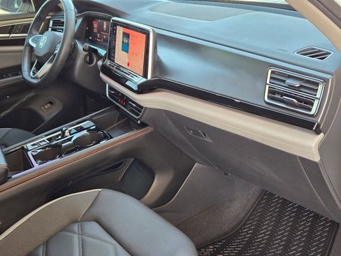 Used 2024 Volkswagen Atlas Peak Edition SE image 28