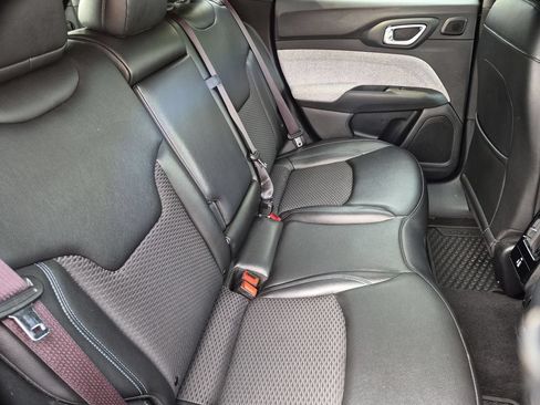 Used 2025 Jeep Compass Latitude w/ Sun & Sound Group AWD/4WD image 29