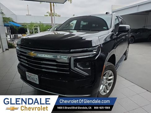 Used 2025 Chevrolet Suburban LT RWD image 1