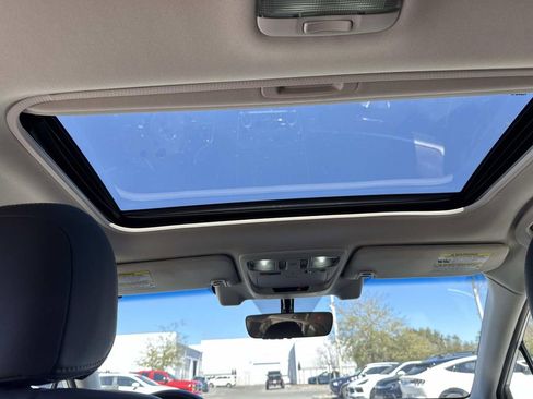 Used 2018 Subaru Outback 3.6R Limited image 21