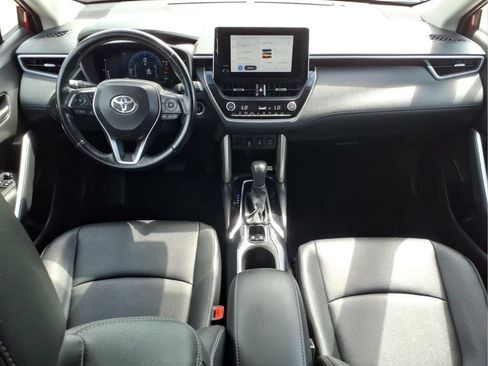 Used 2023 Toyota Corolla Cross XLE AWD/4WD image 17