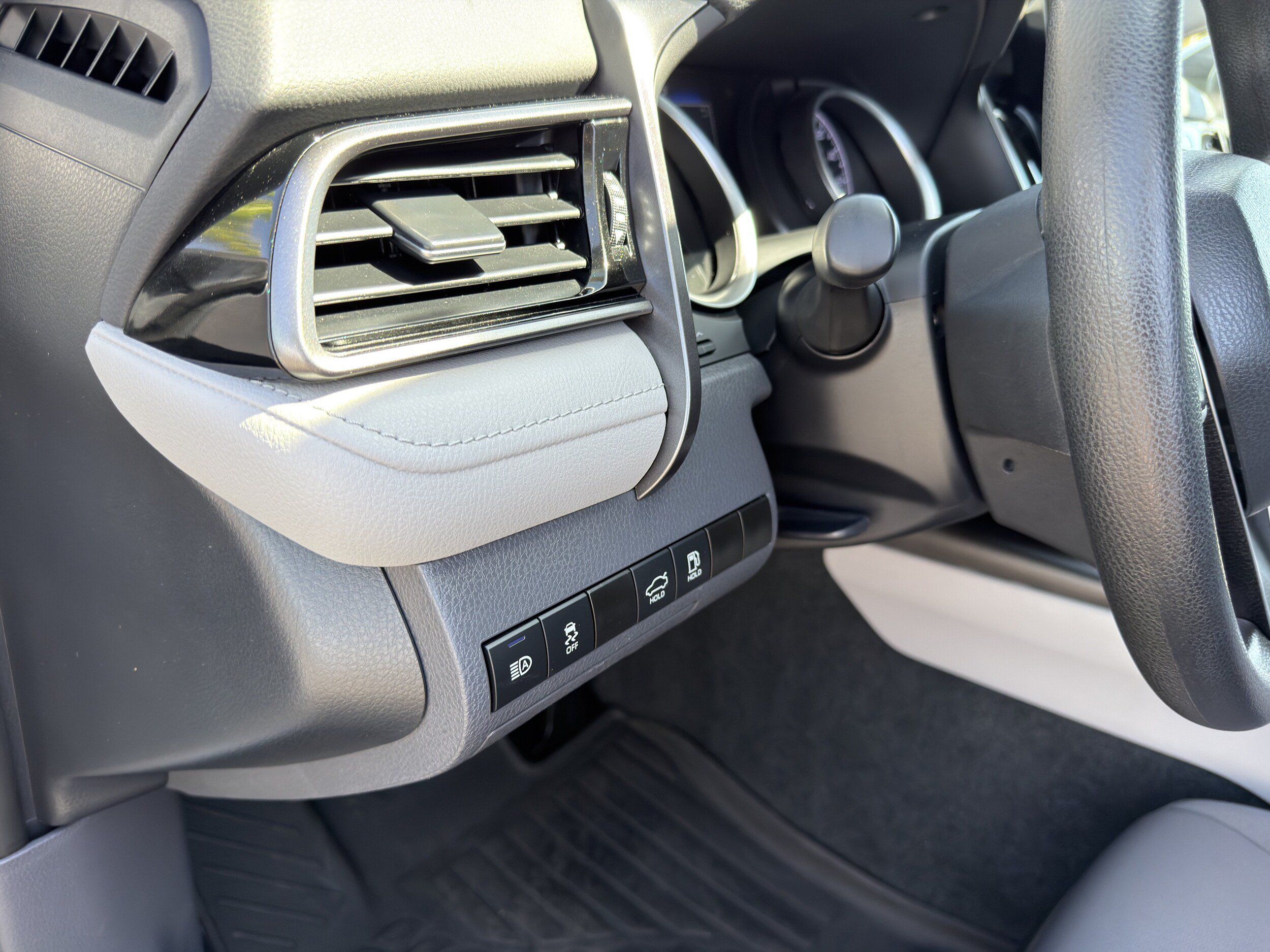 Used 2024 Toyota Camry LE FWD image 25