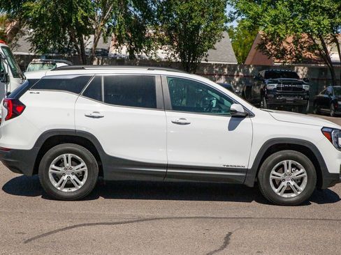 Used 2023 GMC Terrain SLE w/ Driver Convenience Package image 4