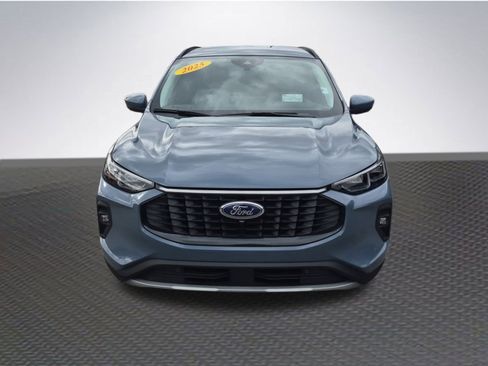 Certified 2025 Ford Escape SE w/ PHEV Premium Package image 3