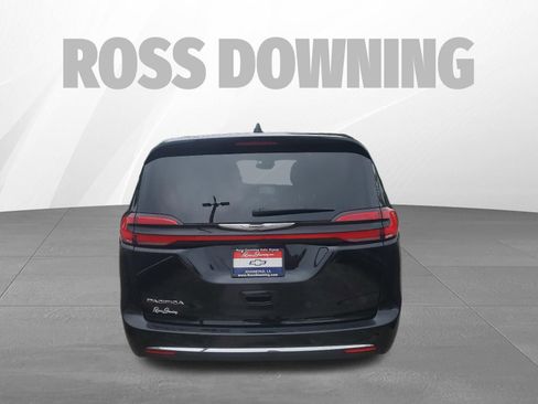 Used 2025 Chrysler Pacifica Select FWD image 5