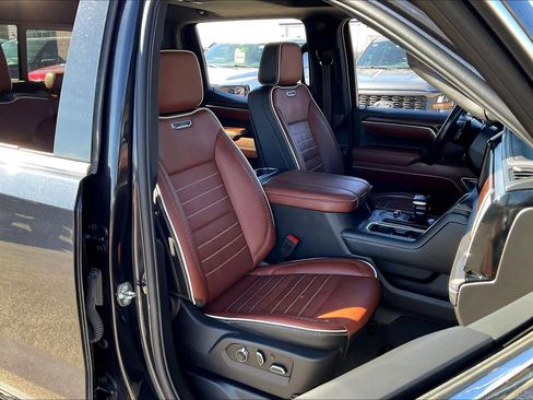 Used 2024 GMC Sierra 1500 Denali Ultimate image 8