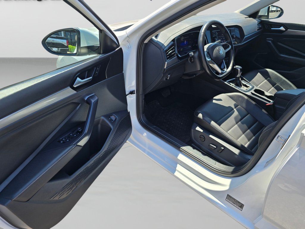 Used 2024 Volkswagen Jetta SE FWD image 20