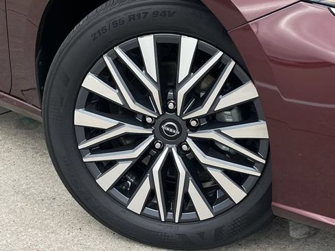 Used 2025 Nissan Altima 2.5 SV FWD image 8