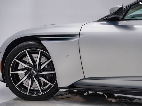Used 2017 Aston Martin DB11 V12 RWD image 14