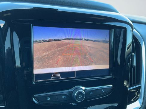Used 2023 Chevrolet Traverse LT FWD image 12