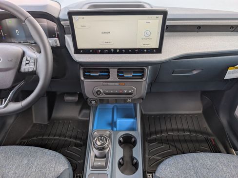 New 2026 Ford Maverick XLT w/ XLT Luxury Package FWD image 7