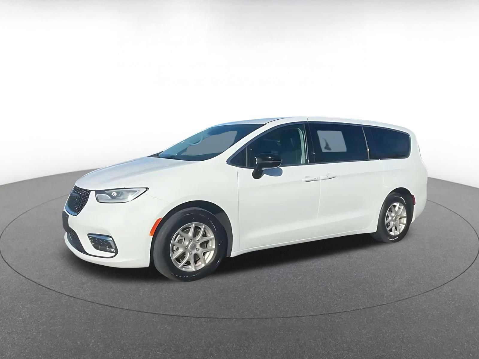 Used 2024 Chrysler Pacifica Touring-L FWD image 7