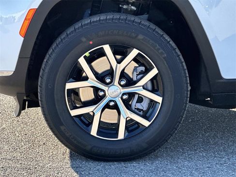 New 2025 Jeep Grand Cherokee L Limited image 8