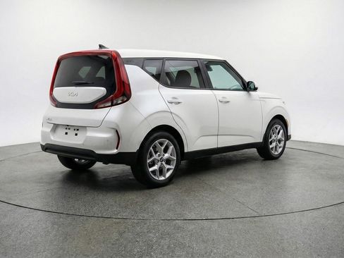 Used 2025 Kia Soul LX w/ LX Technology Package FWD image 9