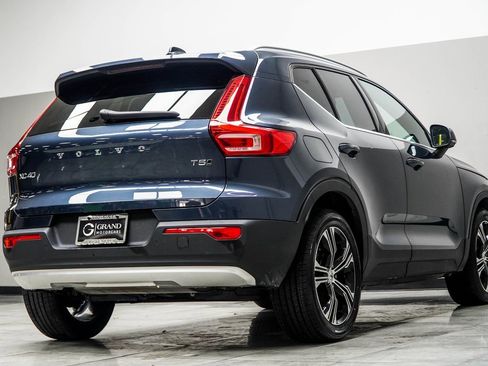 Used 2021 Volvo XC40 T5 Inscription w/ Climate Package image 12