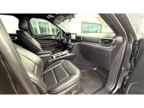 Used 2020 Ford Explorer XLT w/ Equipment Group 202A image 7