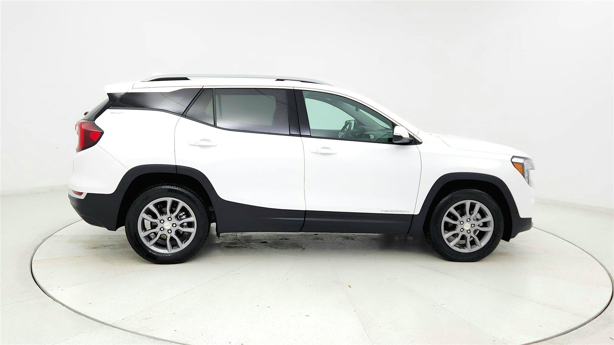 Used 2024 GMC Terrain SLT AWD/4WD image 6