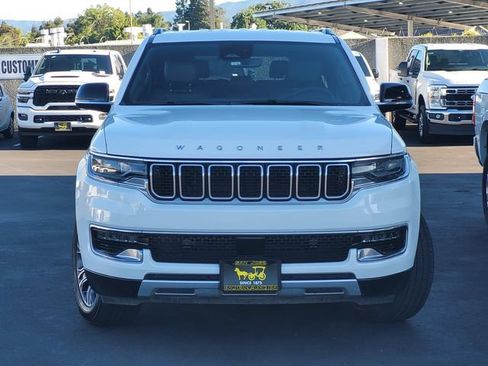 Certified 2024 Jeep Wagoneer Series II w/ Flexible Seating Group RWD image 2