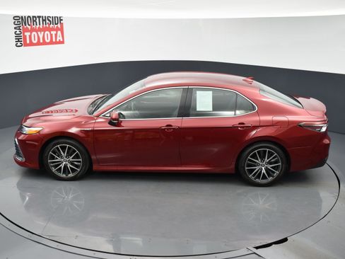 Used 2021 Toyota Camry XLE w/ Cold Weather Package image 21