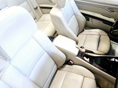 Used 2011 BMW 335i Convertible image 30