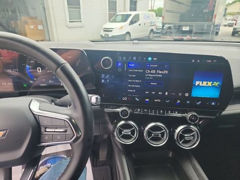 Used 2024 Chevrolet Blazer EV LT AWD/4WD image 17