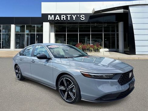 Used 2023 Honda Accord Sport image 1