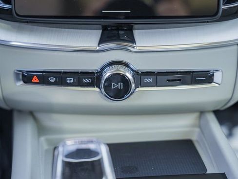 New 2026 Volvo XC60 B5 Ultra w/ Protection Package Premier image 23