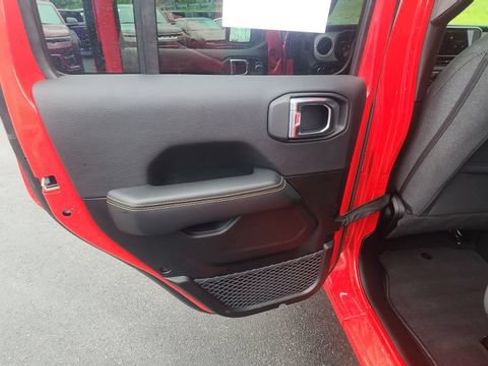 Used 2026 Jeep Wrangler Unlimited Sahara AWD/4WD image 17