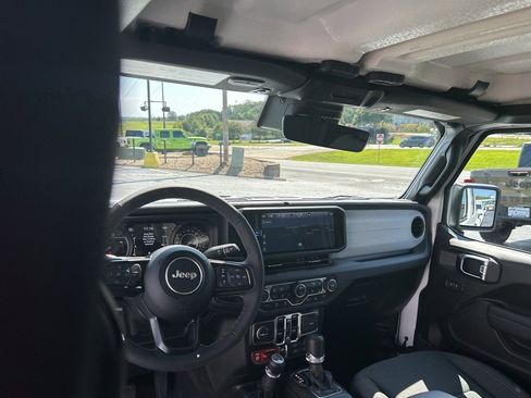 New 2025 Jeep Gladiator Willys image 28