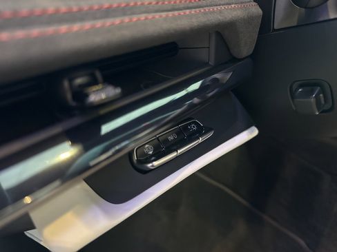 Used 2023 Chevrolet Corvette Stingray Premium Conv w/ Z51 Performance Package image 22