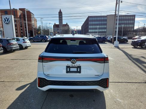 New 2026 Volkswagen Tiguan SE R-Line image 4