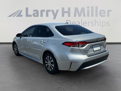 Used 2022 Toyota Corolla LE w/ Carpet Mat Package (TMS) FWD image 3