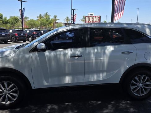 Used 2018 Kia Sorento FWD image 8