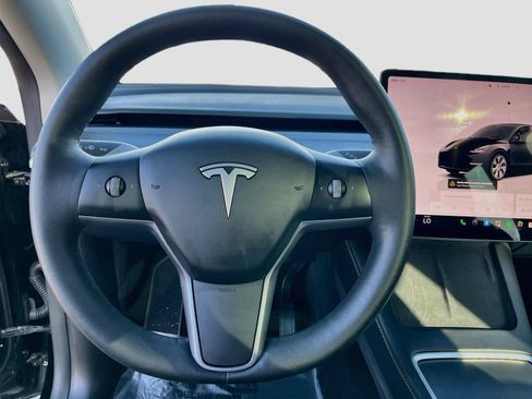 Used 2024 Tesla Model Y 2WD image 10