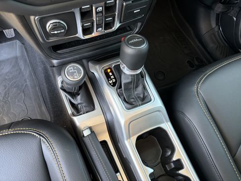 Used 2025 Jeep Gladiator Sport AWD/4WD image 28
