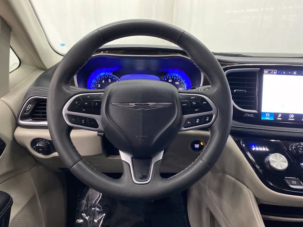 Used 2023 Chrysler Pacifica Limited FWD image 19