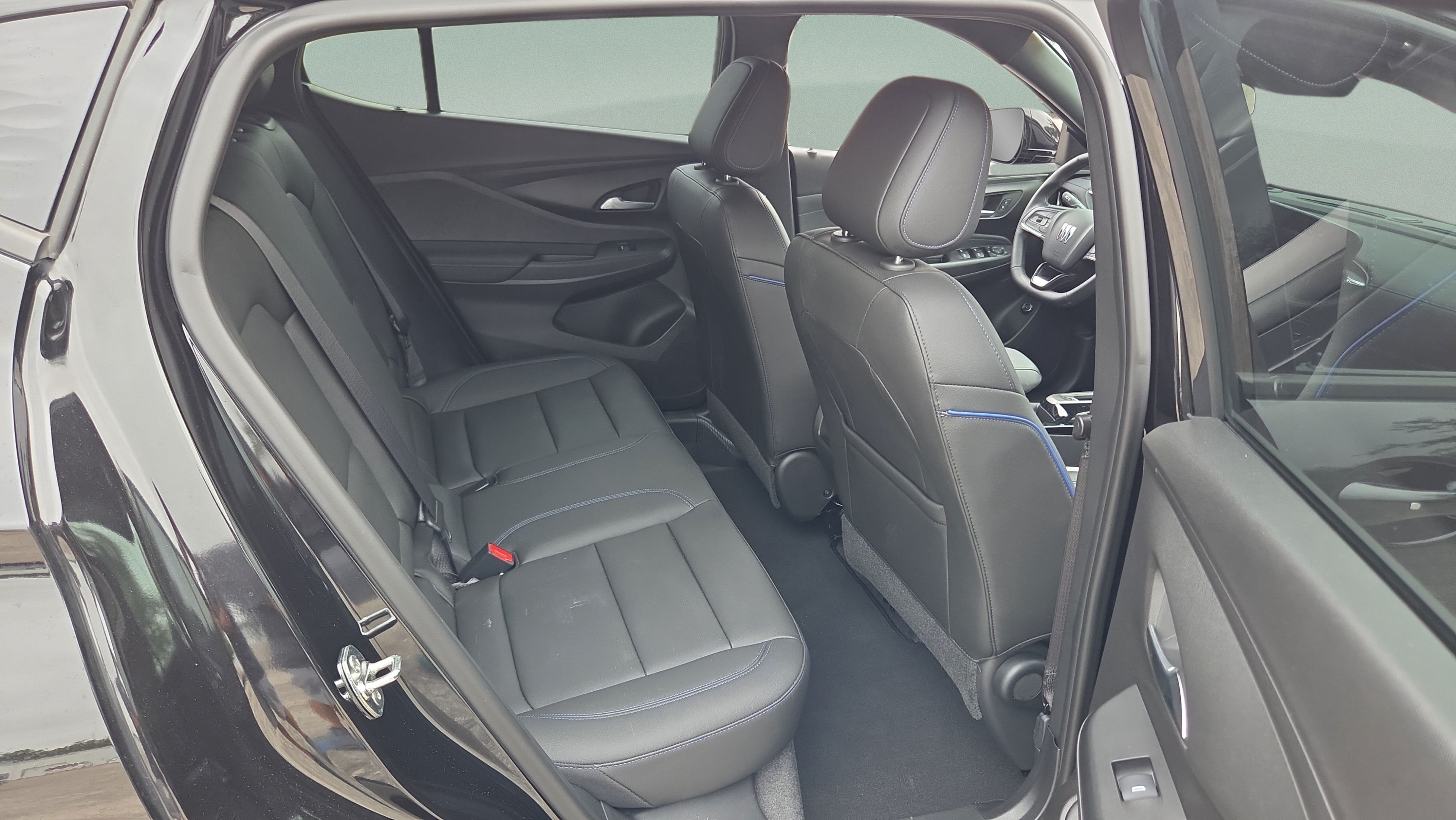 Used 2025 Buick Envista Sport Touring w/ Convenience I Package FWD image 14
