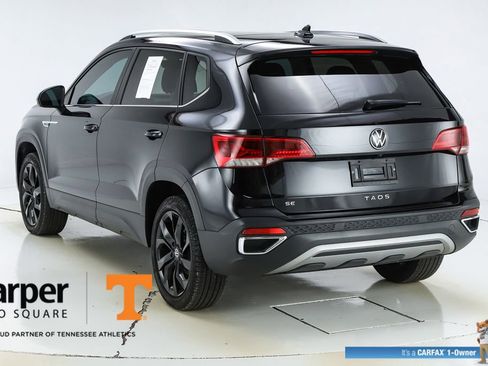 Used 2023 Volkswagen Taos SE w/ Panoramic Sunroof Package FWD image 7