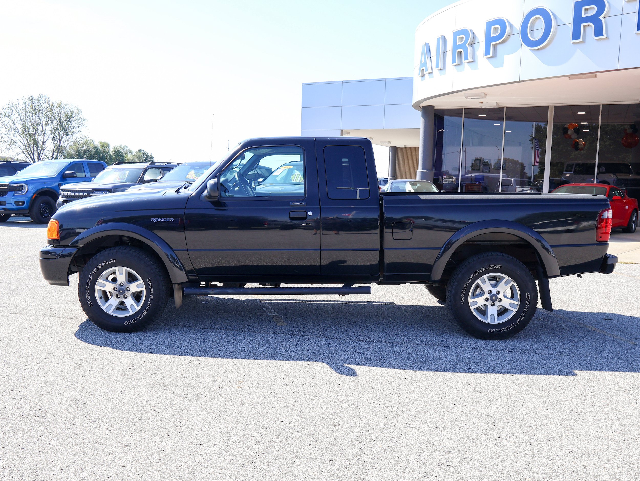 Used 2004 Ford Ranger XLT AWD/4WD image 2